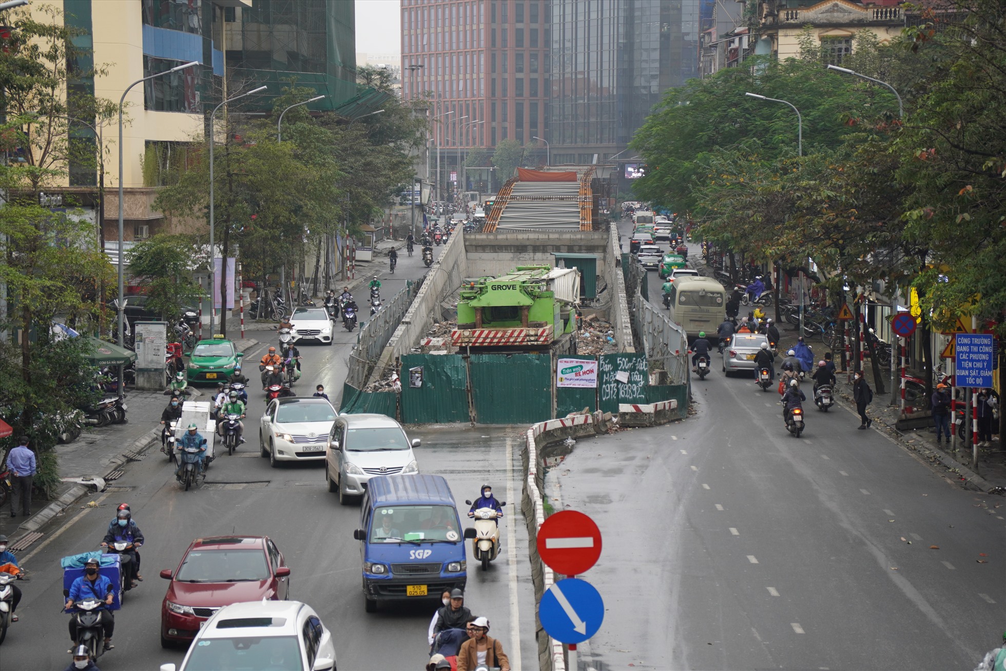 Hà Nội: Cầu vượt trăm tỉ vắng bóng công nhân, tiếp tục chậm tiến độ