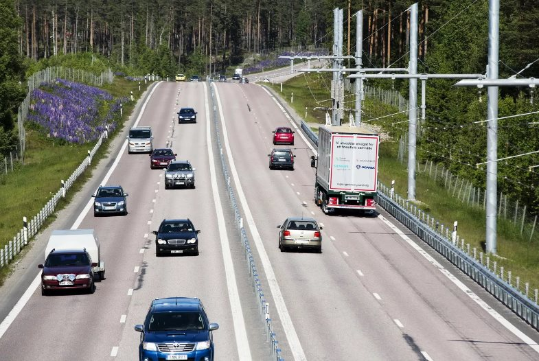 Quốc gia làm nên lịch sử ngành xe điện: Xây gần 3.000 km đường cao tốc điện, ô tô vừa đi vừa được sạc trên đường - Ảnh 1.