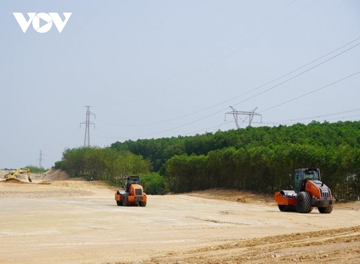 Quảng Bình khó bàn giao mặt bằng đúng tiến độ cho dự án cao tốc Bắc-Nam - Ảnh 1.