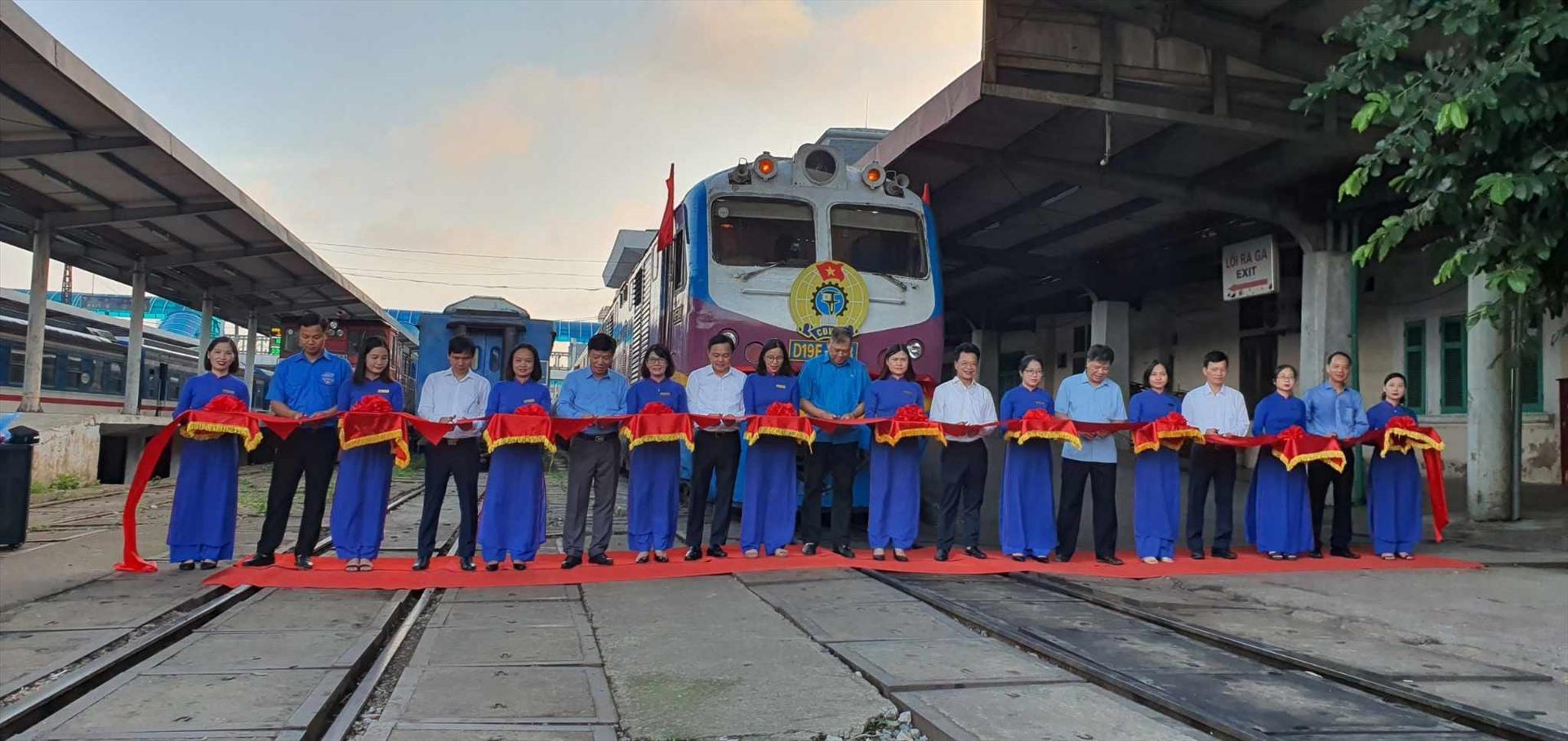 Khai trương đoàn tàu tuyên truyền Đại hội XVI Công đoàn Đường sắt Việt Nam