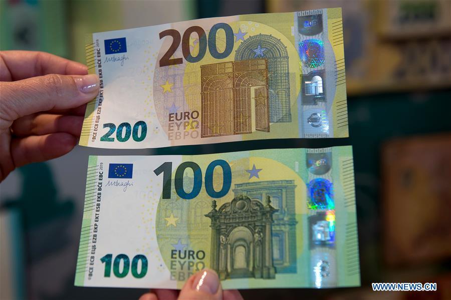 Đồng euro sụt giảm kỷ lục trong thanh toán toàn cầu