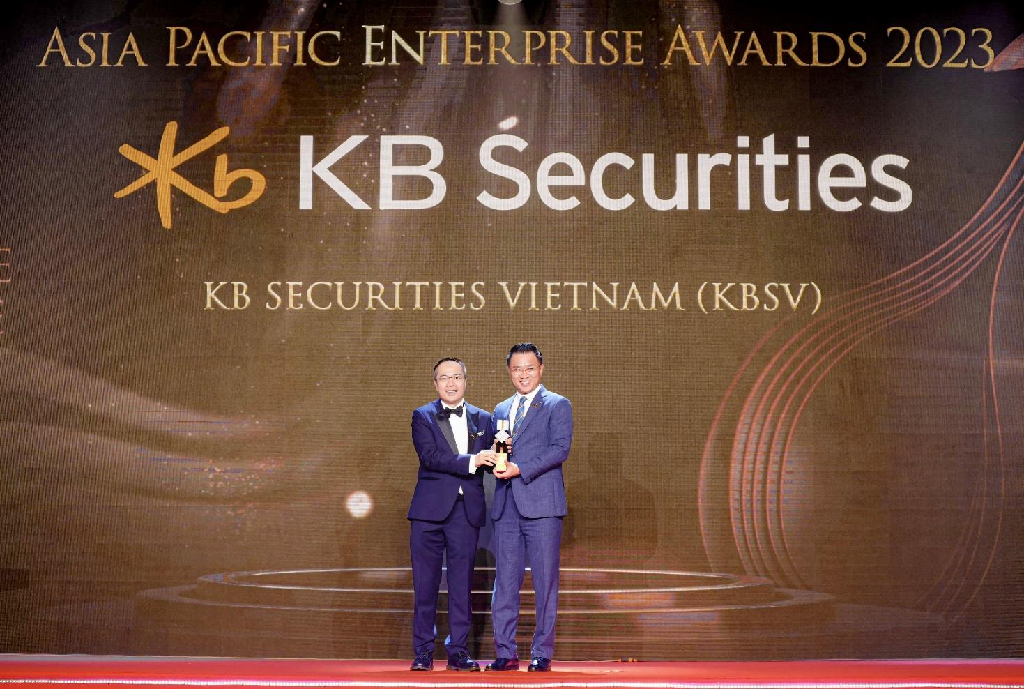 Chứng khoán KB Việt Nam thắng giải quốc tế, lọt top 10 thị phần HNX - Ảnh 1.