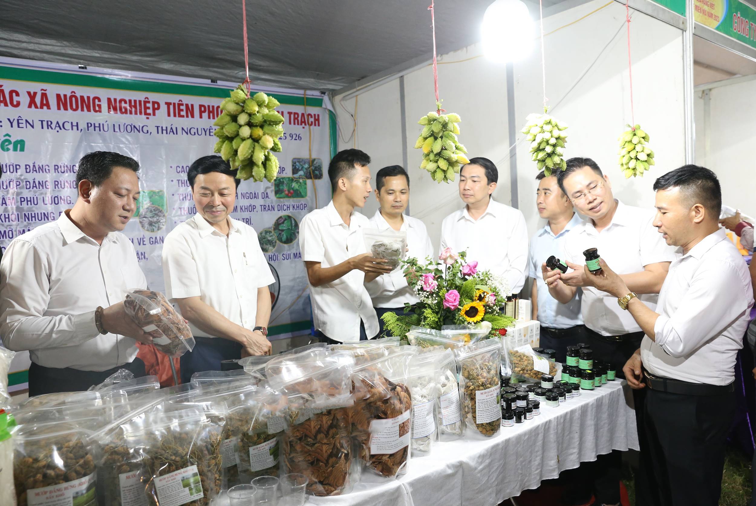 Thái Nguyên: Đưa hàng Việt về miền núi xã Phú Lương Đưa hàng Việt đến tay người dân miền núi ở Thái Nguyên