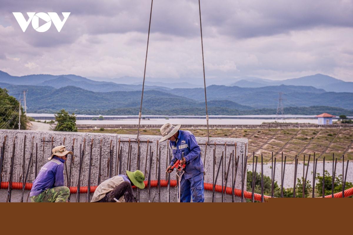 Hối hả thi công cao tốc nối Nha Trang - Sài Gòn những ngày cận Tết Nguyên đán - Ảnh 14.