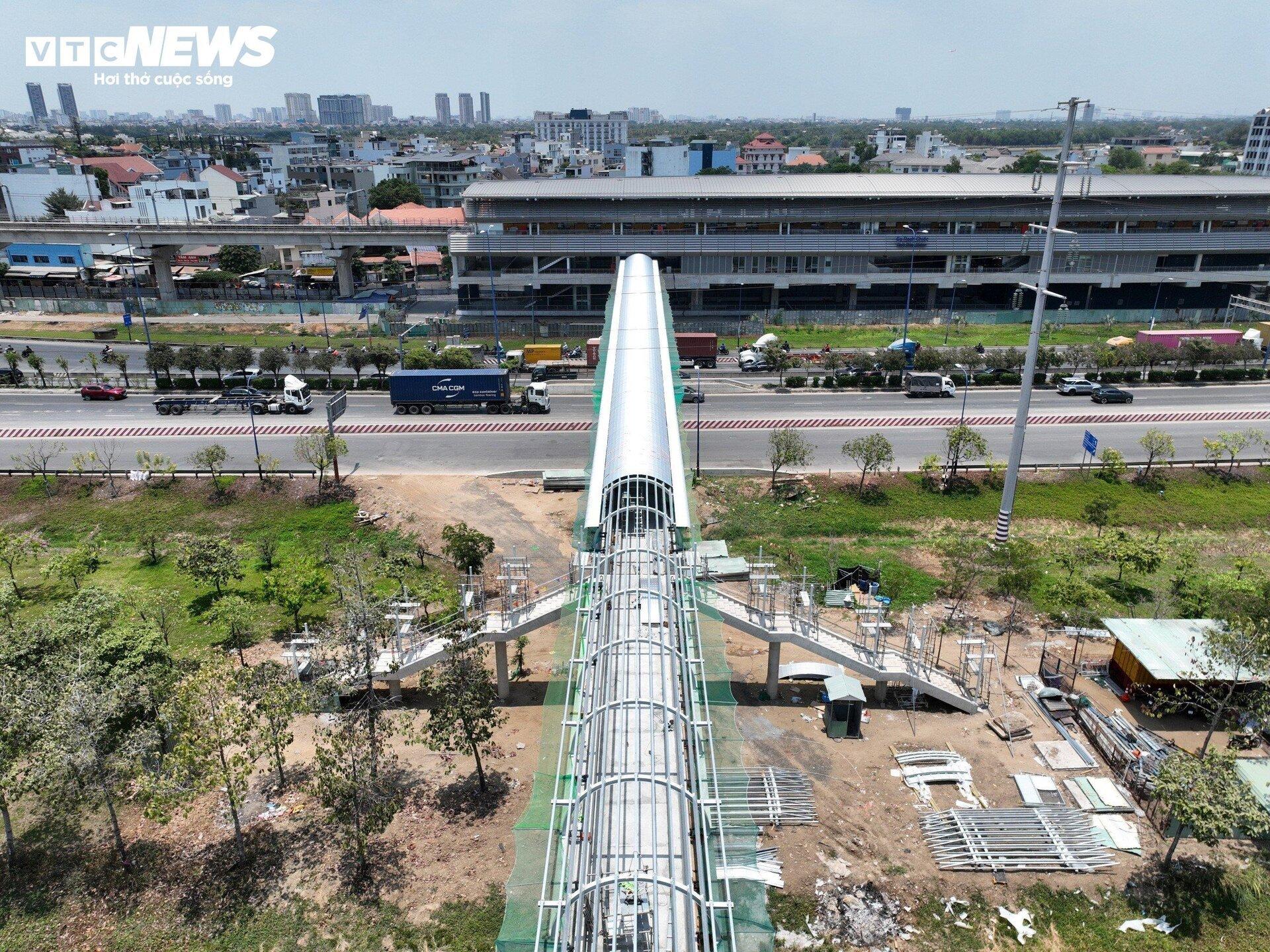 Lộ diện 9 cầu bộ hành cho tuyến Metro số 1 ở TP.HCM sắp đi vào hoạt động- Ảnh 10.