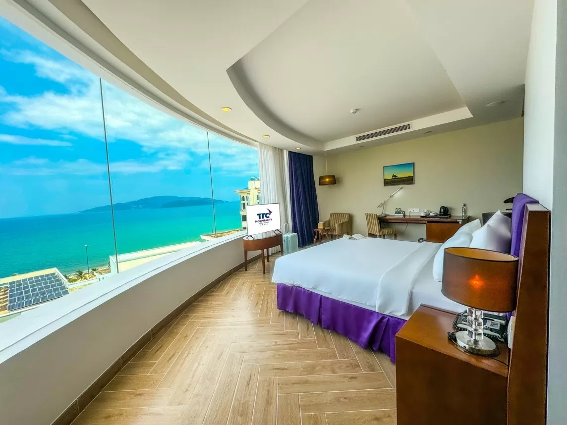 Tận hưởng khung cảnh biển Trần Phú đẹp như tranh ngay tại phòng TTC Hotel - Michelia.