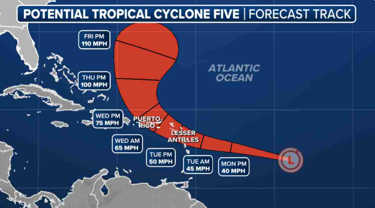 Dự báo đường đi của bão số 5. Ảnh: NHC/Fox Weather