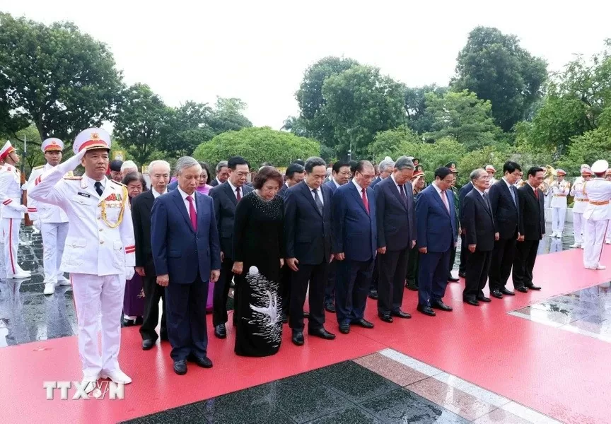 Lãnh đạo Đảng, Nhà nước vào Lăng viếng Chủ tịch Hồ Chí Minh nhân dịp Quốc khánh