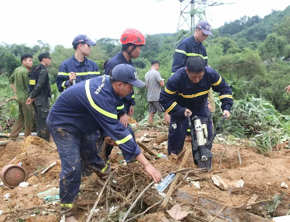 Sạt lở ở Hà Giang: Công tác tìm kiếm cứu nạn gặp nhiều khó khăn; Chủ tịch tỉnh chỉ đạo khẩn