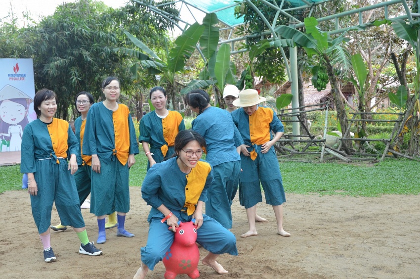 Công đoàn PV College tổ chức chương trình chào mừng 20/10 với với chủ đề “Một đội ngũ – Một mục tiêu”