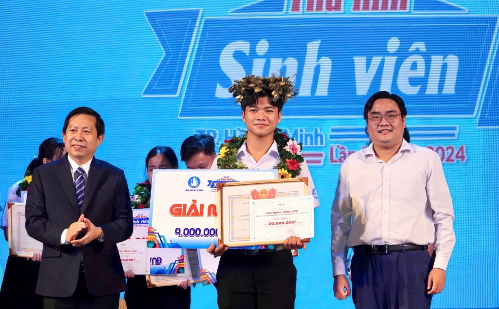 Thí sinh Đỗ Hoài Nam, Phó Chủ tịch Hội Sinh viên Việt Nam trường Đại học Bách khoa, ĐHQG-HCM giành giải Quán quân của Hội thi “Thủ lĩnh sinh viên” lần thứ 7 năm 2024