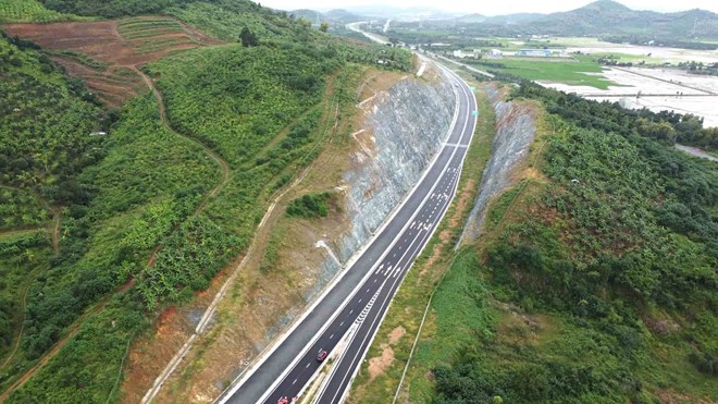 Yêu cầu kiểm soát chất lượng cao tốc Nha Trang - Cam Lâm trước ngày thông xe