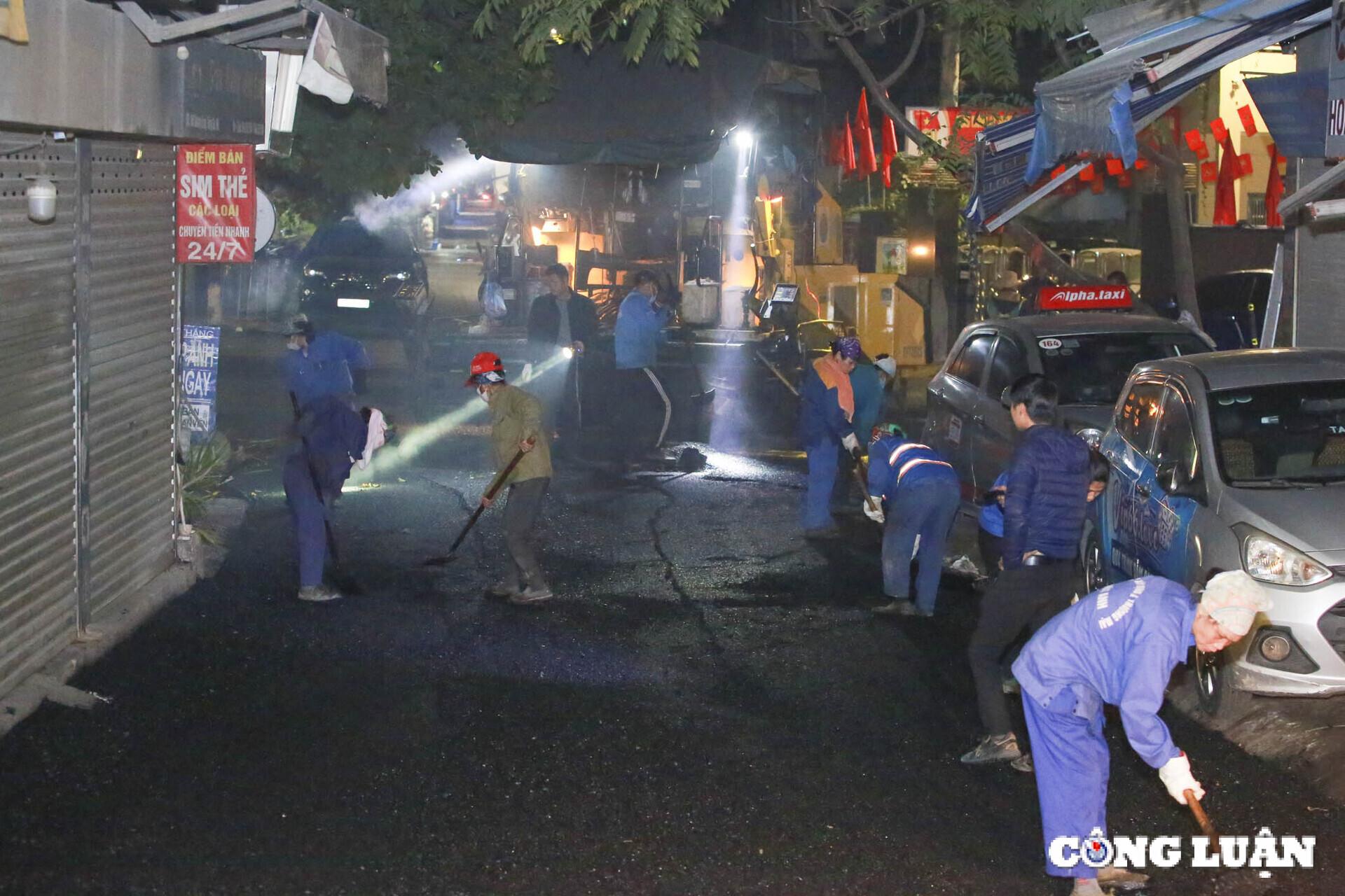 ha noi gap rut thi cong xuyen dem chinh trang nhieu tuyen pho hinh 2