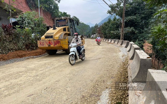 Tăng tốc thi công đường vào xã vùng lũ ở Lào Cai