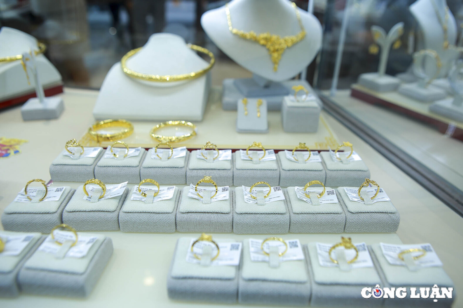 gia vang giam roi bat tang tro lai gia usd tang manh hinh 1