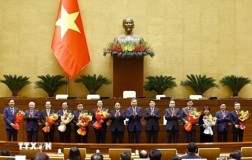 Tổng Bí thư Tô Lâm, Chủ tịch nước Lương Cường, Thủ tướng Phạm Minh Chính, Chủ tịch Quốc hội Trần Thanh Mẫn tặng hoa chúc mừng Phó Chủ tịch Quốc hội, Ủy viên Ủy ban Thường vụ Quốc hội, Chủ nhiệm một số Ủy ban của Quốc hội khóa XV; phê chuẩn đề nghị của Thủ tướng Chính phủ về việc bổ nhiệm Phó Thủ tướng Chính phủ và Bộ trưởng nhiệm kỳ 2021-2026. Ảnh: TTXVN