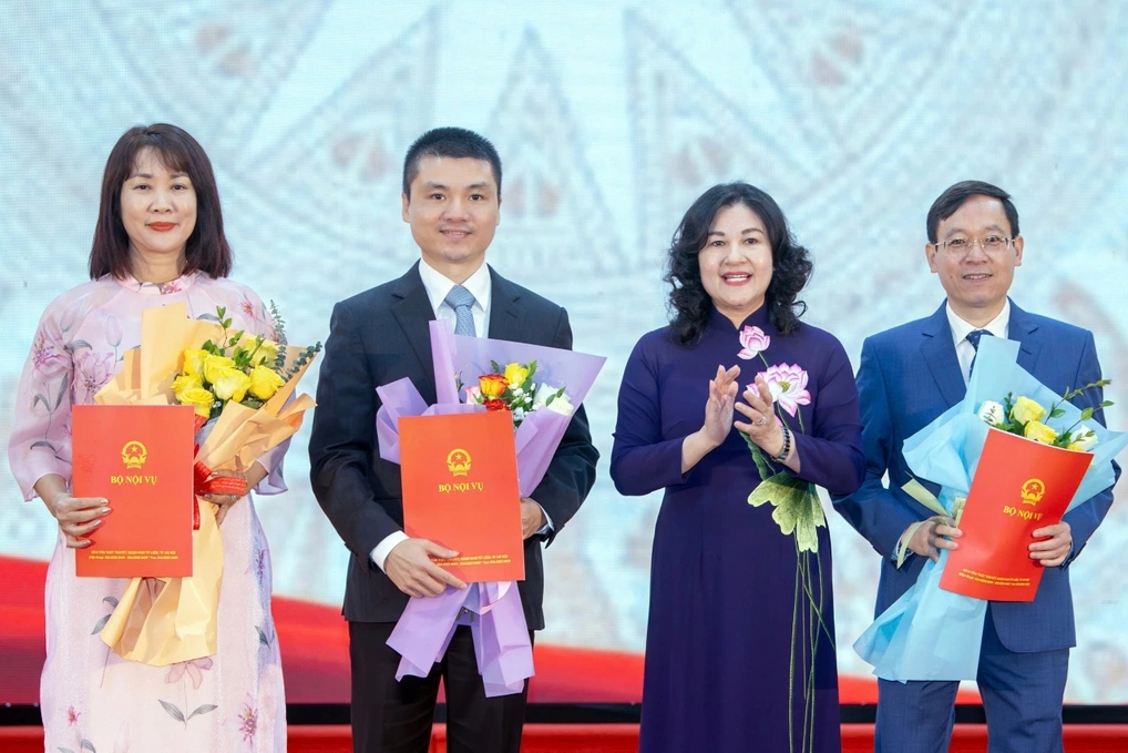 bo noi vu cong bo quyet dinh bo nhiem lanh dao bao dan tri hinh 1