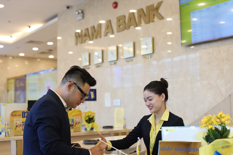 fitch ratings lan dau xep hang tin dung nam a bank b trien vong on dinh hinh 1