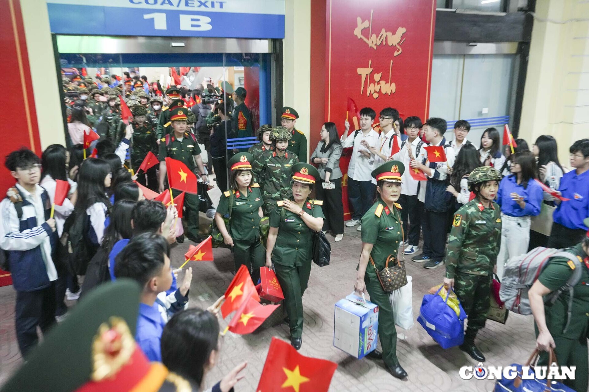 hang nghin quan nhan bat dau vao nam hop luyen dieu binh dieu hanh hinh 1