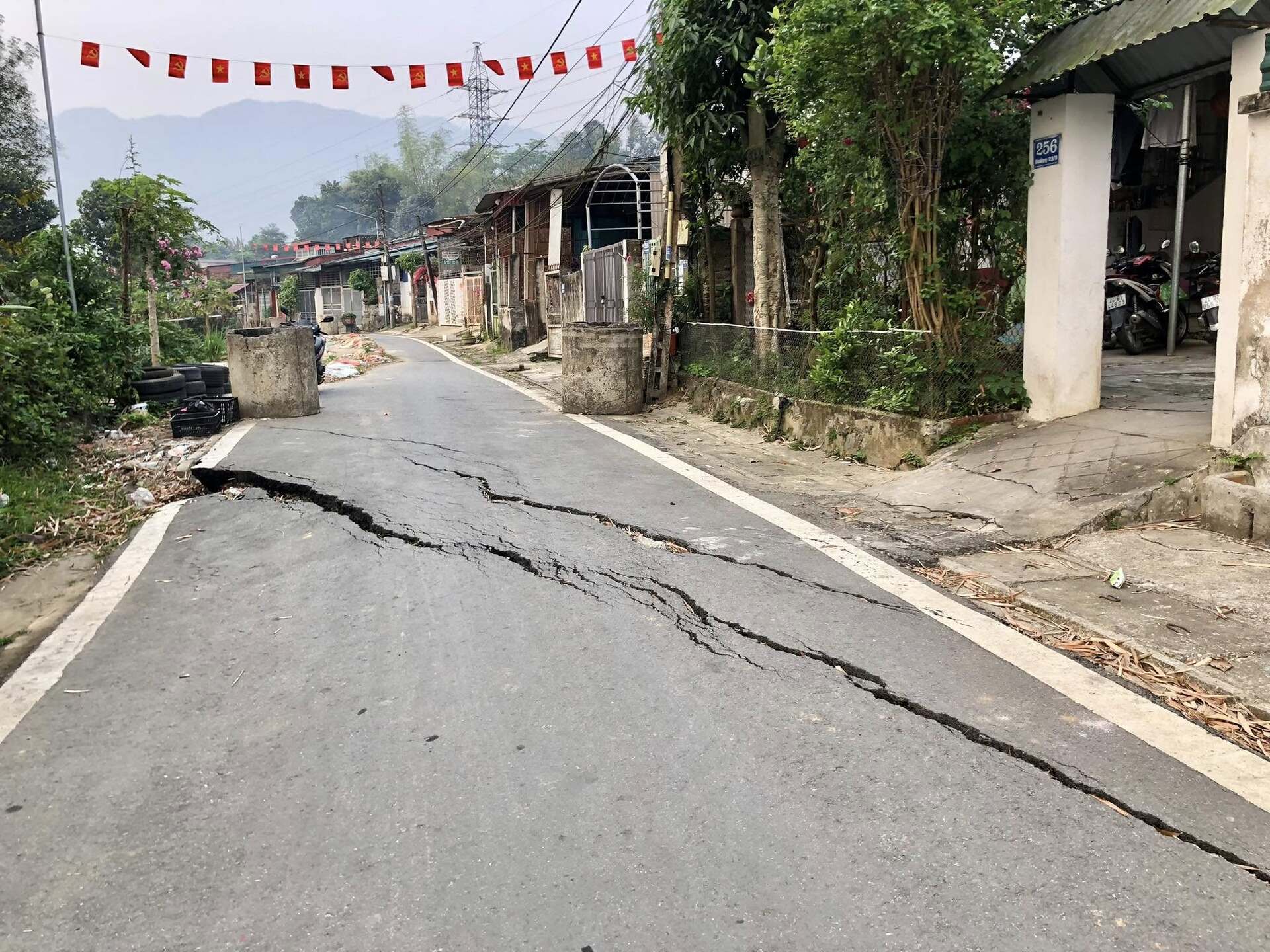 lao cai chi gap 50 ty dong xay ke chong sat lo de doa 31 ho dan pom han hinh 1