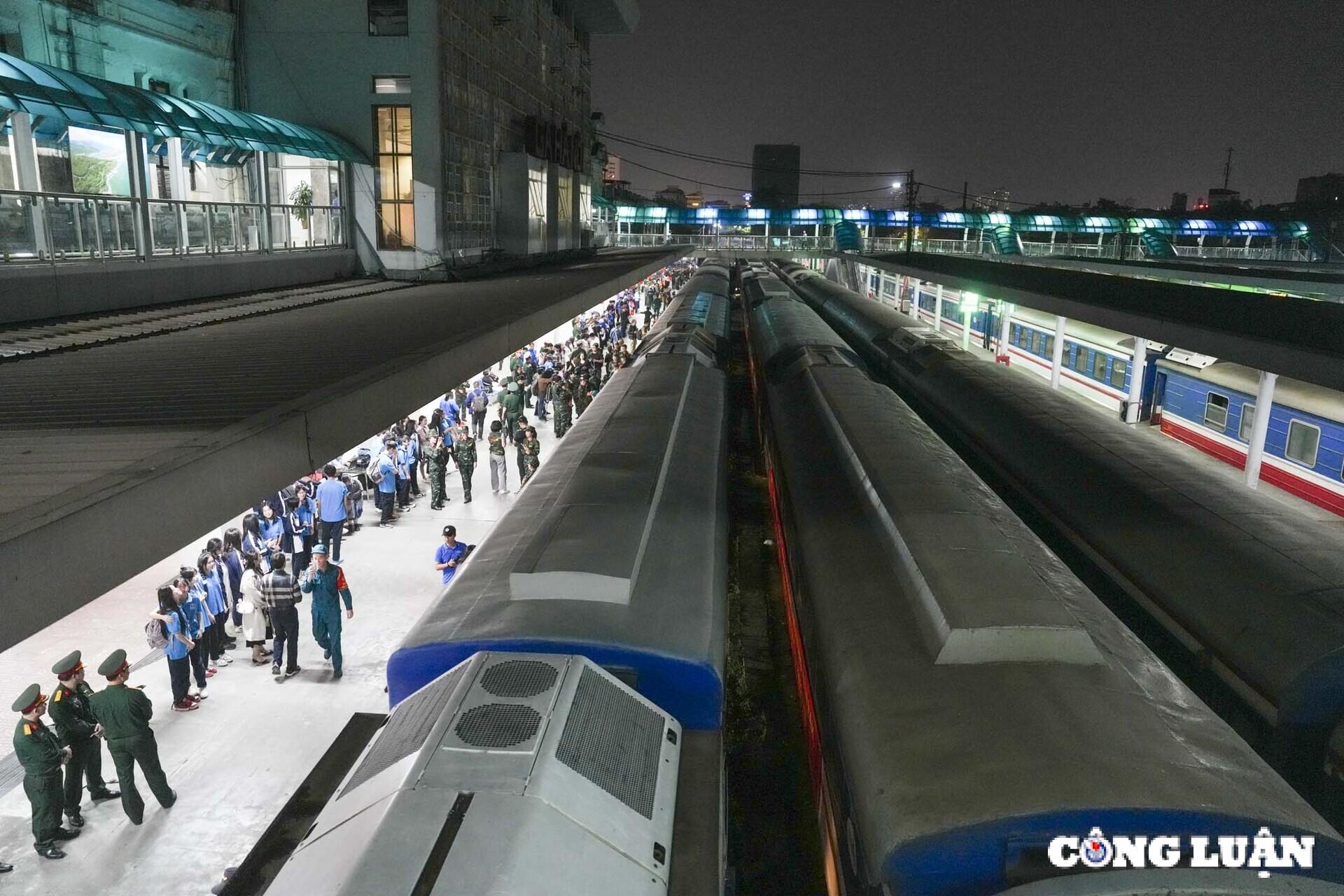 hang nghin quan nhan bat dau vao nam hop luyen dieu binh dieu hanh hinh 12