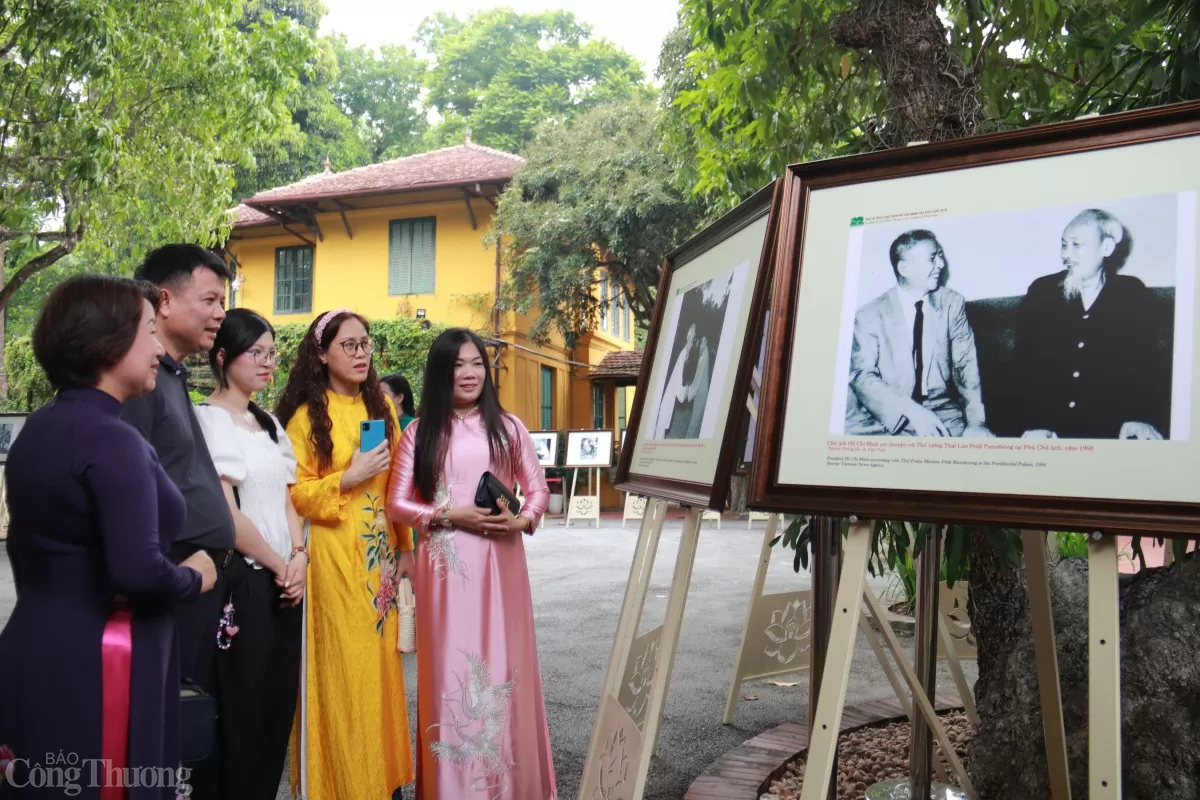 Triển lãm trưng bày bộ ảnh gồm 135 bức ảnh tư liệu đặc sắc, được Khu Di tích Chủ tịch Hồ Chí Minh tại Phủ Chủ tịch dày công sưu tầm, hệ thống nhằm chào mừng kỷ niệm 135 năm Ngày sinh của Chủ tịch Hồ Chí Minh (19/5/1890 – 19/5/2025) Triển lãm trưng bày bộ ảnh gồm 135 bức ảnh tư liệu đặc sắc, được Khu Di tích Chủ tịch Hồ Chí Minh tại Phủ Chủ tịch dày công sưu tầm, hệ thống nhằm chào mừng kỷ niệm 135 năm Ngày sinh của Chủ tịch Hồ Chí Minh (19/5/1890 – 19/5/2025)