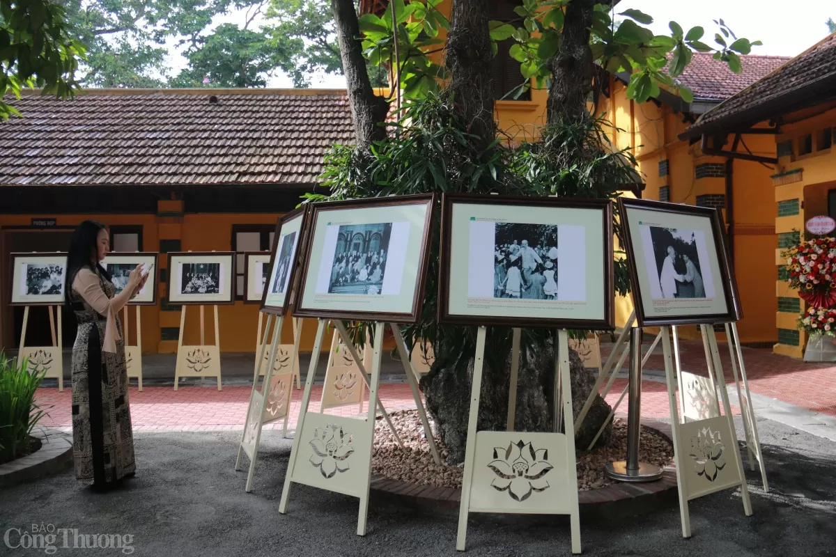 Triển lãm trưng bày bộ ảnh gồm 135 bức ảnh tư liệu đặc sắc, được Khu Di tích Chủ tịch Hồ Chí Minh tại Phủ Chủ tịch dày công sưu tầm, hệ thống nhằm chào mừng kỷ niệm 135 năm Ngày sinh của Chủ tịch Hồ Chí Minh (19/5/1890 – 19/5/2025) Triển lãm trưng bày bộ ảnh gồm 135 bức ảnh tư liệu đặc sắc, được Khu Di tích Chủ tịch Hồ Chí Minh tại Phủ Chủ tịch dày công sưu tầm, hệ thống nhằm chào mừng kỷ niệm 135 năm Ngày sinh của Chủ tịch Hồ Chí Minh (19/5/1890 – 19/5/2025)