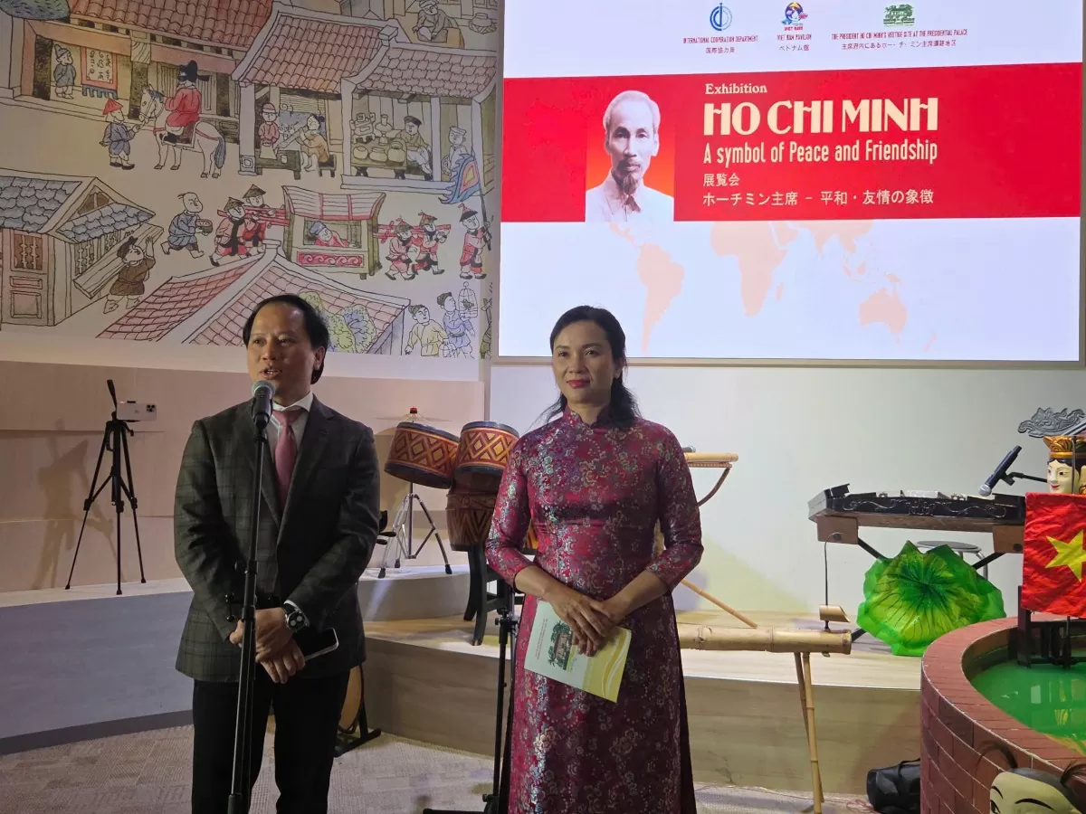 Ông Trần Nhất Hoàng, Phó Tổng đại diện Việt Nam tại EXPO 2025 và bà Lê Thị Phượng, Giám đốc Khu di tích Chủ tịch Hồ Chí Minh tại Phủ Chủ tịch phát biểu tại sự kiện.