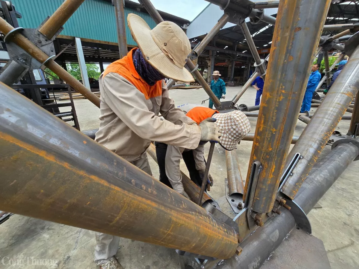 Sản xuất cột thép tại PCC4