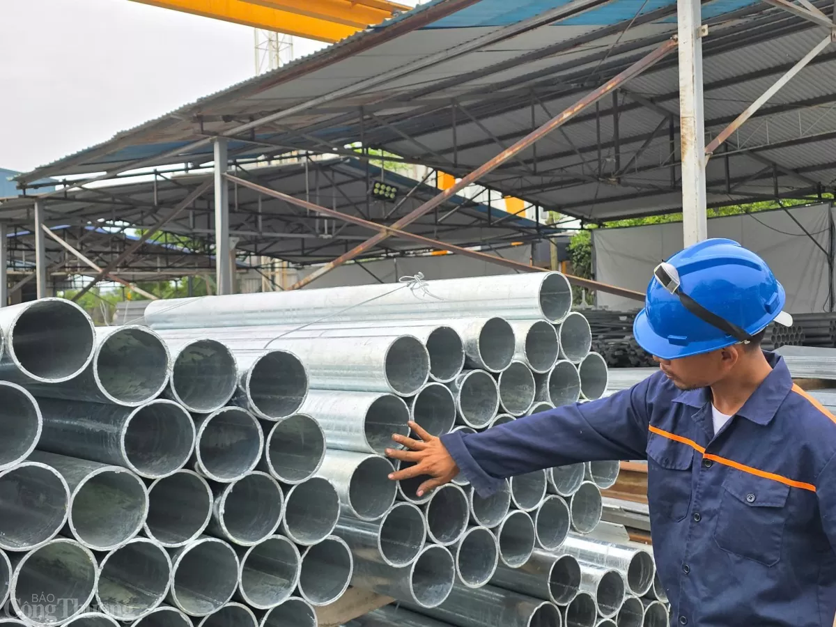 Việt Vương sản xuất cột ống thép