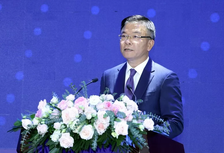 Phó Thủ tướng Lê Thành Long nhấn mạnh, phải thúc đẩy mạnh mẽ, toàn diện chuyển đổi số y tế - Ảnh: VGP/Đức Tuân