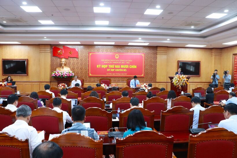 Hội đồng Nhân dân tỉnh Lai Châu khóa XV, nhiệm kỳ 2021–2026 đã khai mạc Kỳ họp thứ mười chín. Ảnh: CTTĐTLC