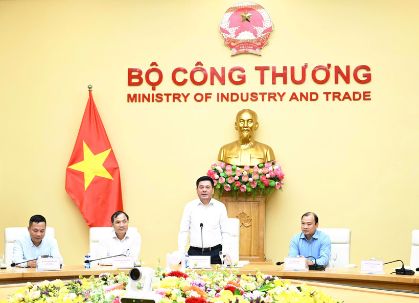 Bộ trưởng Nguyễn Hồng Diên cho biết, những năm qua, ngành Công Thương đã nhận được sự ủng hộ, giúp đỡ của các ban, bộ, ngành và các cơ quan báo chí, truyền thông trong cả nước, nhất là những cơ quan báo chí lớn