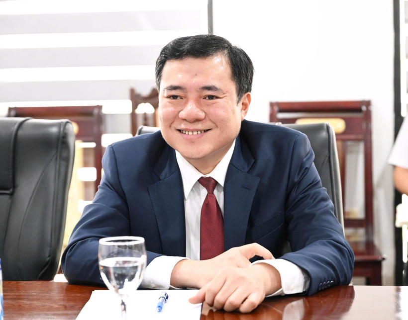 Thứ trưởng Nguyễn Sinh Nhật Tân ghi nhận đề xuất từ phía Canada và tái khẳng định mong muốn hợp tác sâu rộng hơn trong các lĩnh vực chuyển đổi năng lượng, phát triển công nghệ xanh