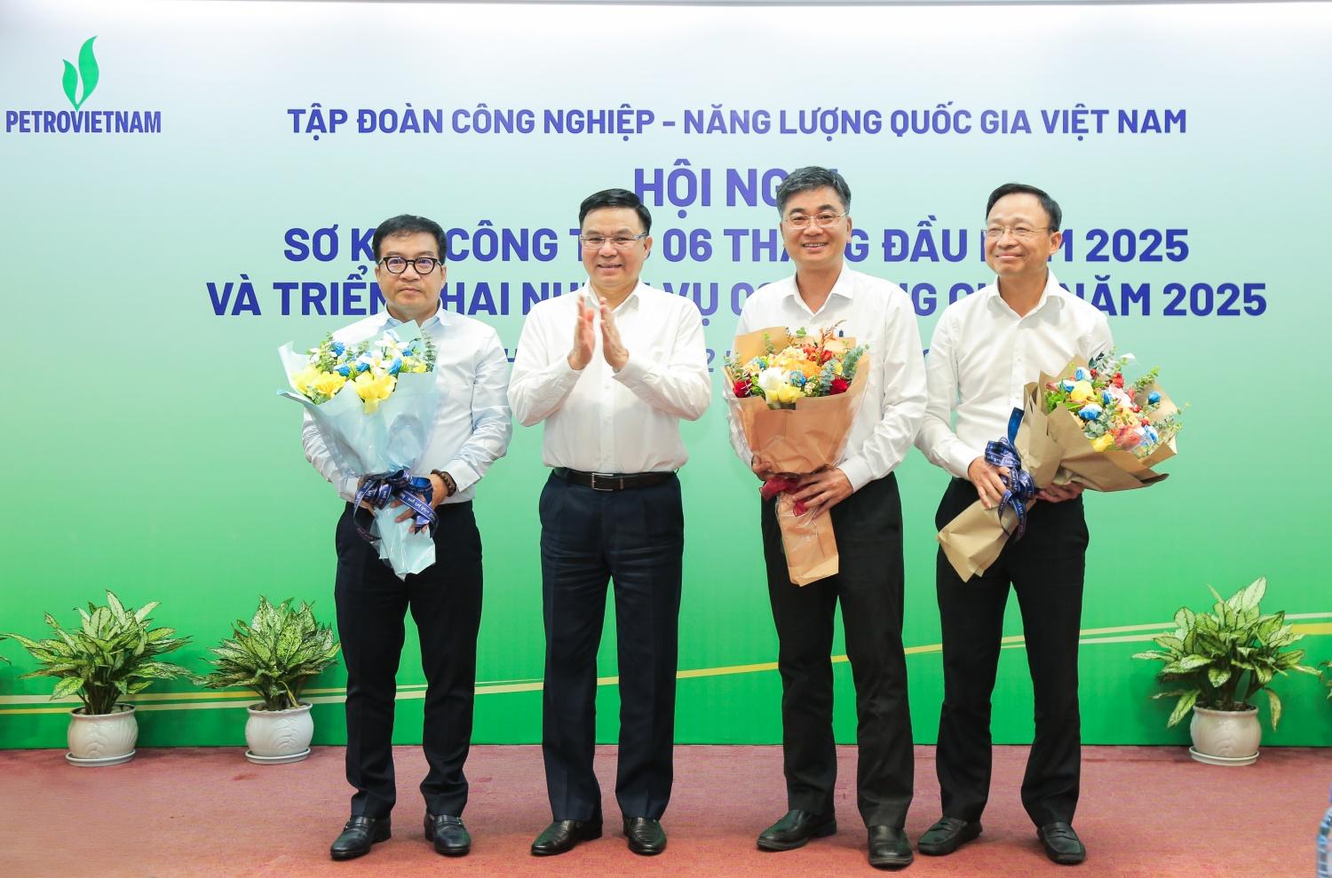 Petrovietnam biểu dương các đơn vị tiêu biểu có thành tích xuất sắc trong hoạt động sản xuất kinh doanh