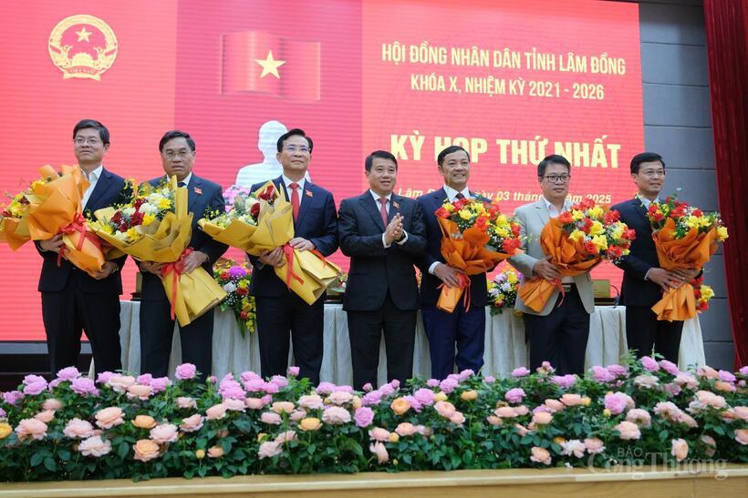 Lãnh đạo UBND tỉnh Lâm Đồng nhiệm kỳ 2021 - 2026. Ảnh: Lê Sơn