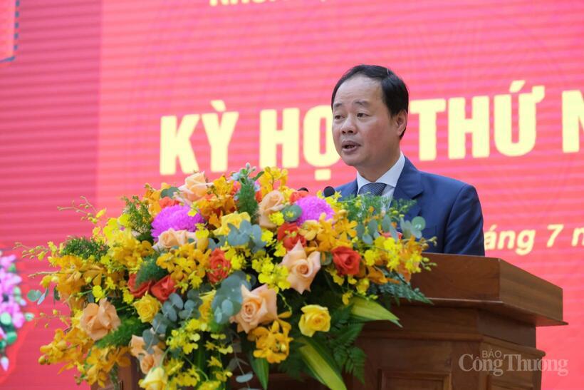 Chủ tịch HĐND tỉnh Trần Hồng Thái phát biểu khai mạc kỳ họp. Ảnh: Lê Sơn