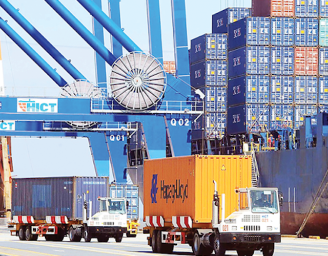 Xanh hóa hoạt động vận tải, kho bãi góp phần phát triển kinh tế bền vững.
