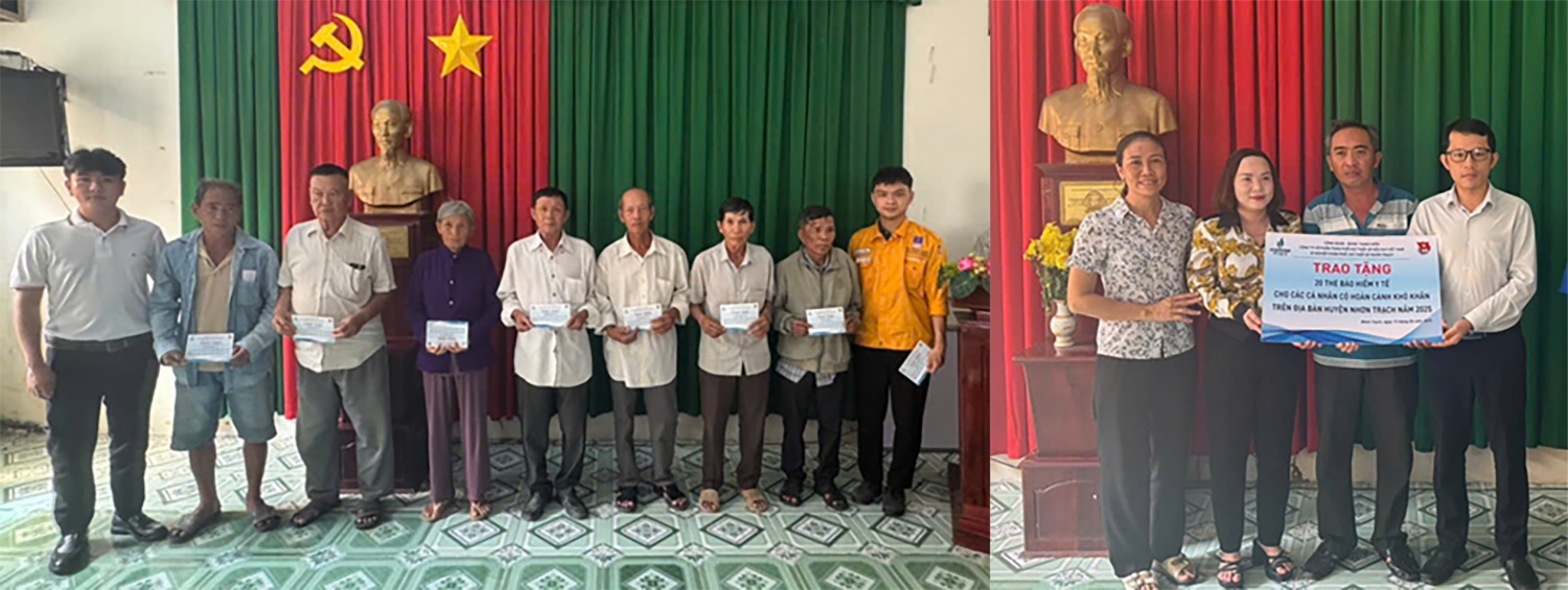 Người dân có hoàn cảnh khó khăn được trao tặng thẻ bảo hiểm y tế