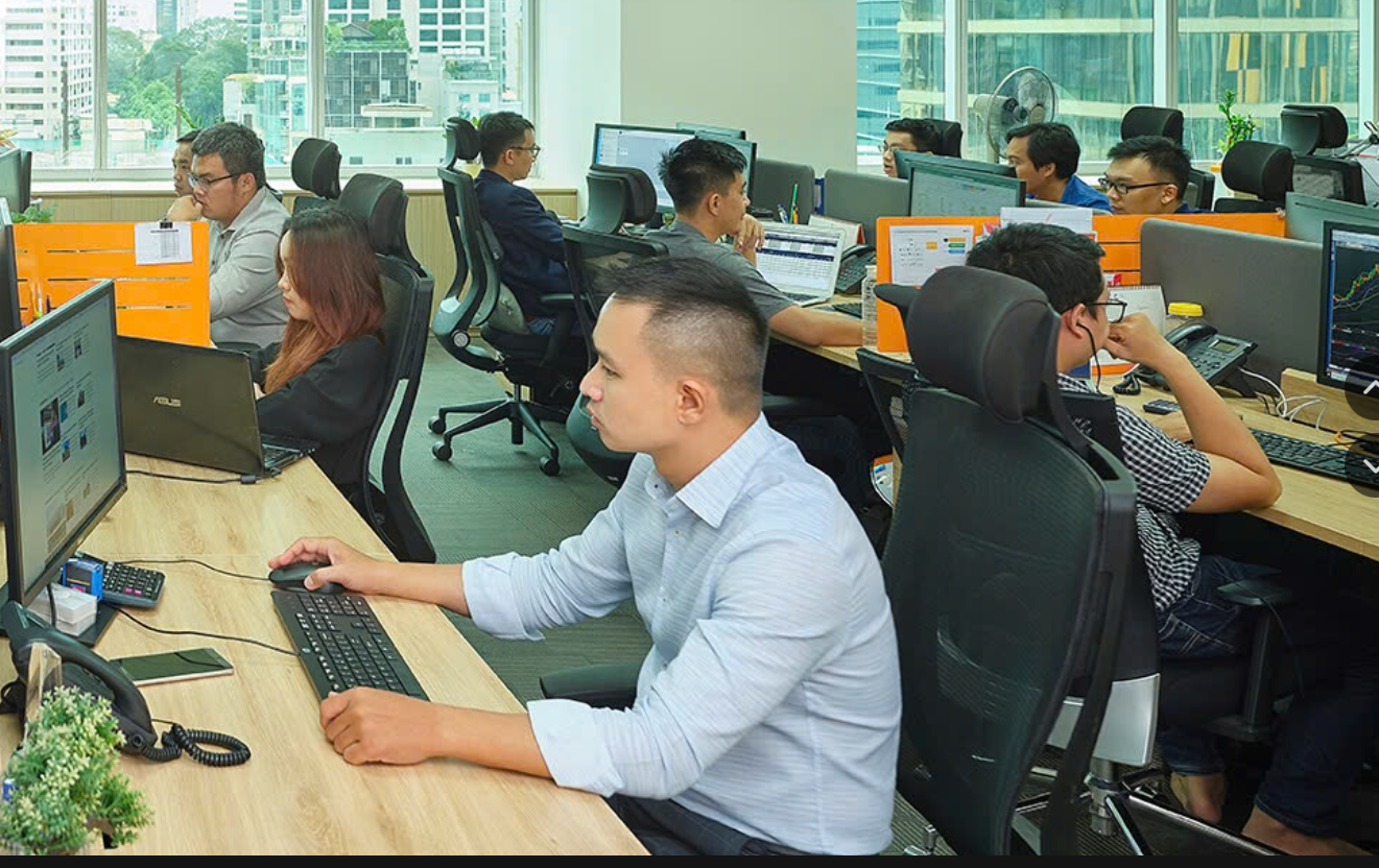 TTCK Việt Nam hiện có khoảng 1.700 doanh nghiệp niêm yết, đăng ký giao dịch trên HOSE và HNX.