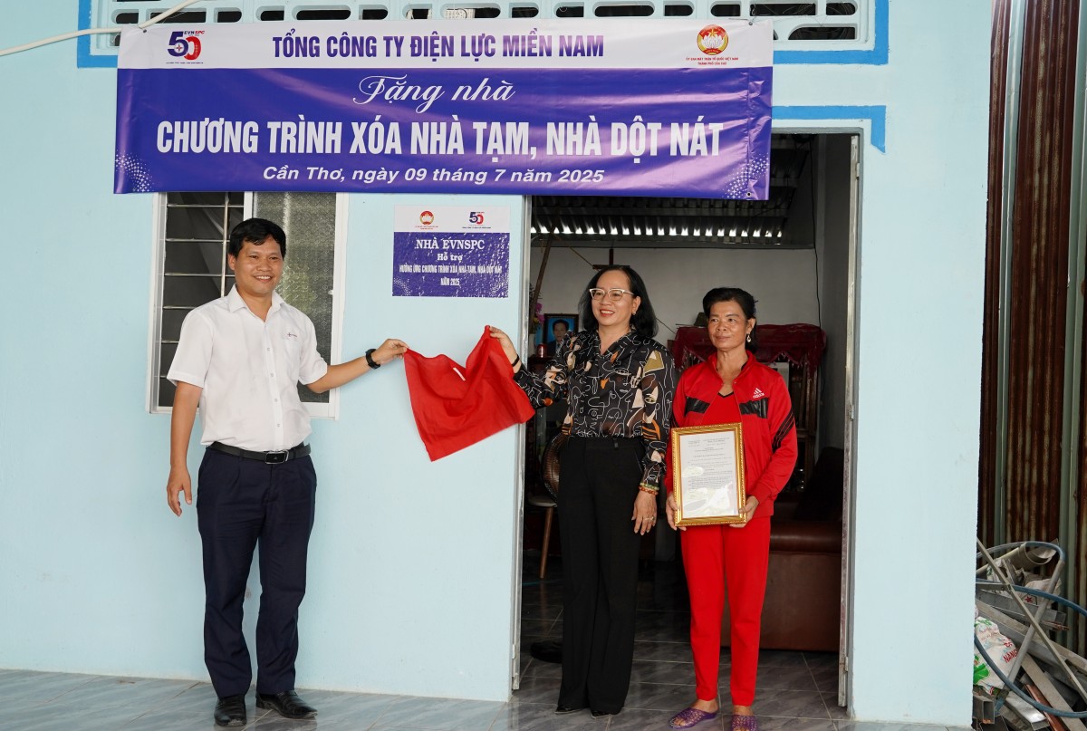 Ngành điện miền Nam hoàn thành chương trình xóa nhà tạm, nhà dột nát tại Cần Thơ