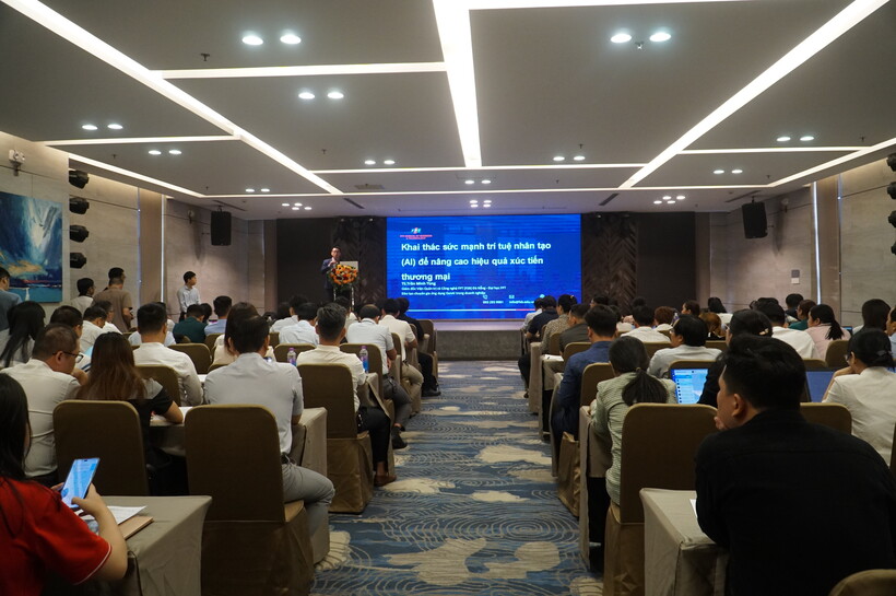 Tập huấn về thương mại điện tử cho các tiểu thương, các hợp tác xã Đà Nẵng hồi cuối tháng 6/2025. Ảnh: Vũ Lê