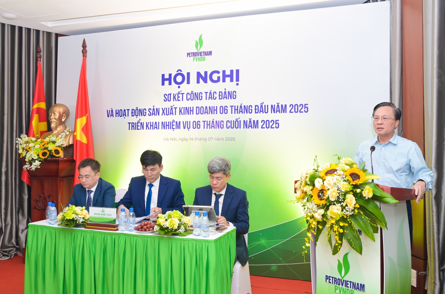Thành viên HĐTV Petrovietnam Bùi Minh Tiến phát biểu chỉ đạo Hội nghị