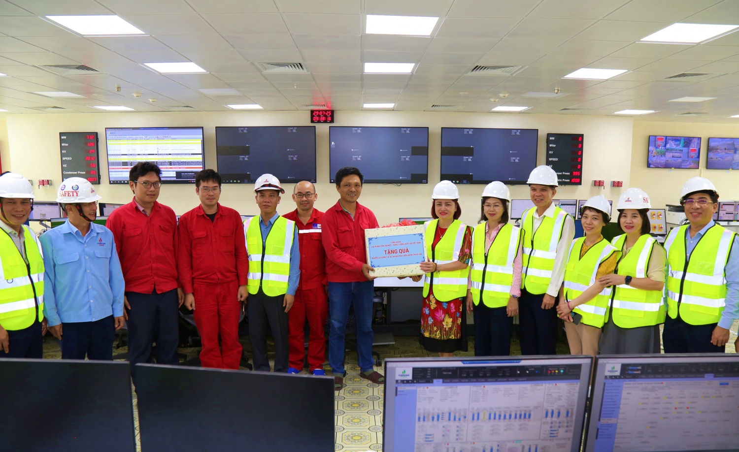 Thúc đẩy phong trào lao động sáng tạo tại các nhà máy điện Nhơn Trạch