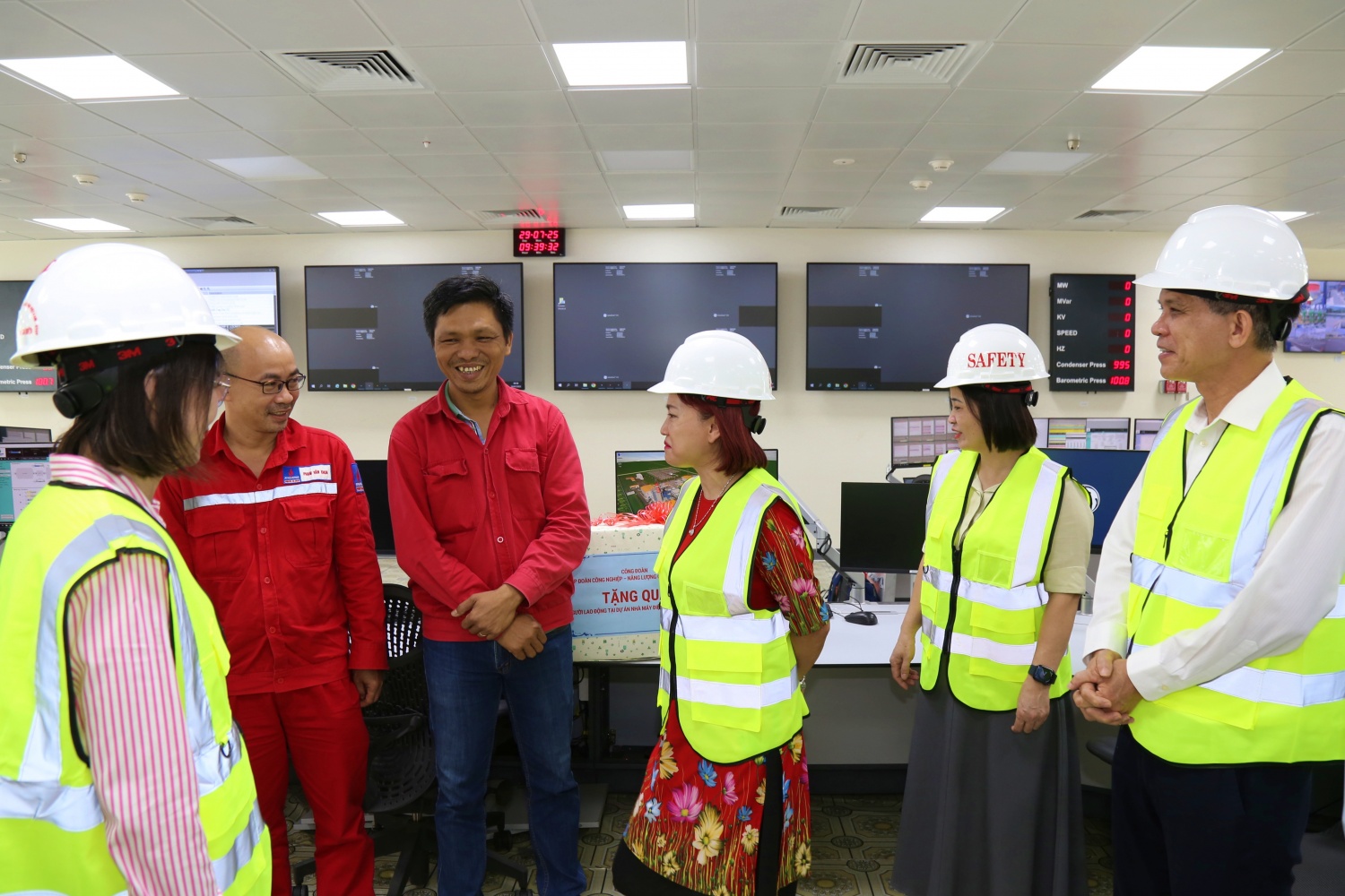 Thúc đẩy phong trào lao động sáng tạo tại các nhà máy điện Nhơn Trạch
