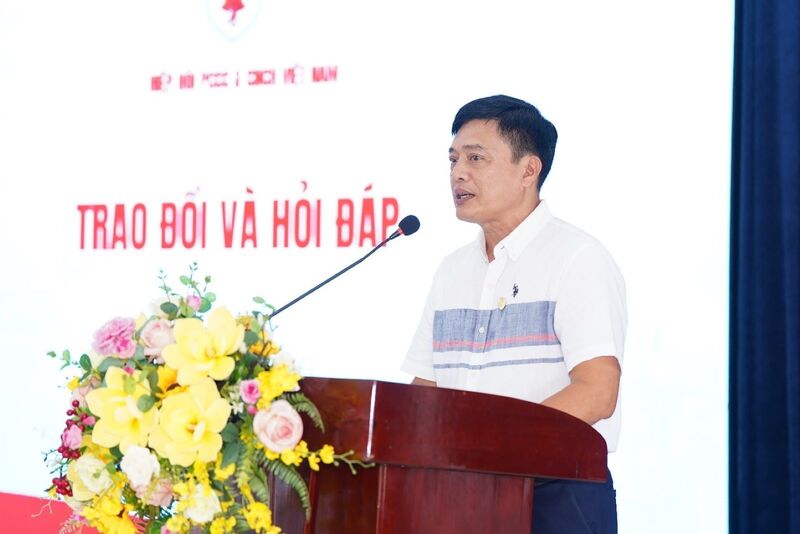 Ông Nguyễn Văn Hùng – Phó Tổng thư ký Hiệp hội PCCC & CNCH Việt Nam điều phối phiên Trao đổi và Hỏi đáp tại Hội nghị. Ảnh: VFRA