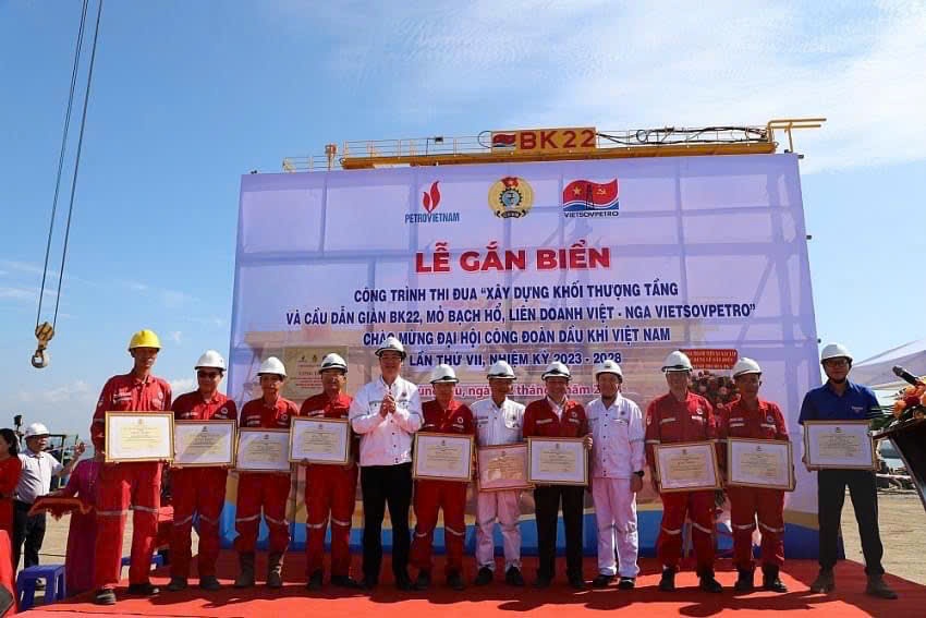 Viết tiếp câu chuyện sáng kiến của người lao động trong hành trình 50 năm Petrovietnam