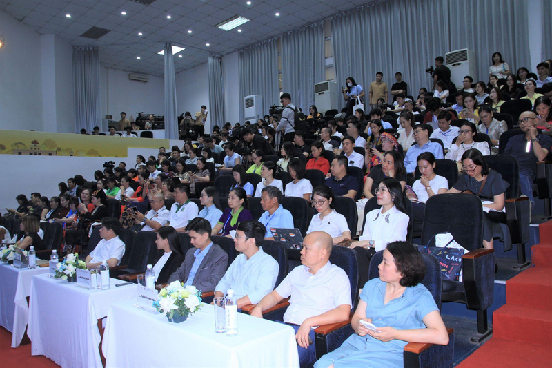 Đông đảo khách mời tham dự hội nghị. Ảnh: Phương Cúc