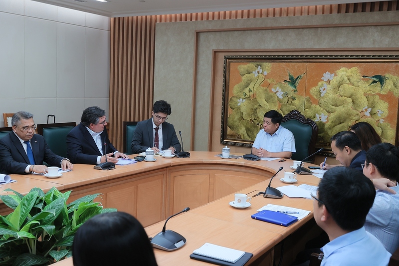 Phó Thủ tướng đề nghị Tập đoàn Aboitiz trao đổi chi tiết với Bộ Công Thương và các địa phương liên quan để tìm kiếm các dự án phù hợp, đặc biệt là các dự án điện gió, điện mặt trời, LNG. Ảnh: VGP/Thu Sa