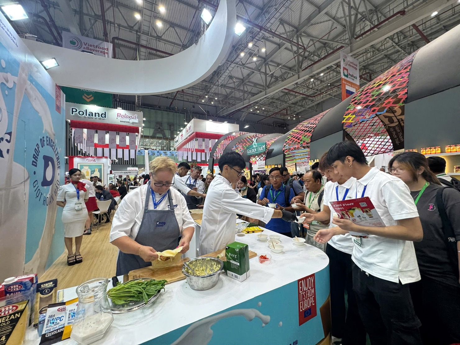 Nhiều doanh nghiệp nước ngo&agrave;i quan t&acirc;m đến&nbsp;F&amp;B Việt Nam